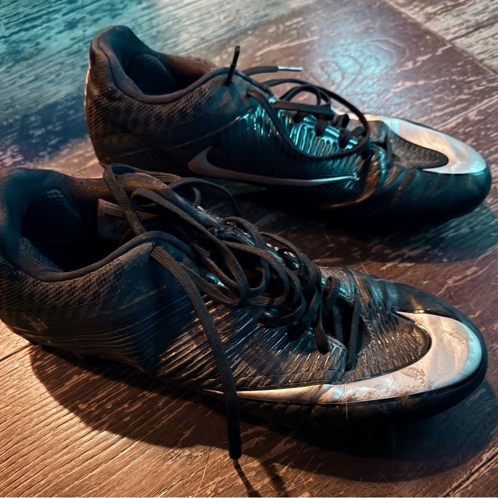 Nike Black and Silver Men's Football Cleats Athletic Shoes